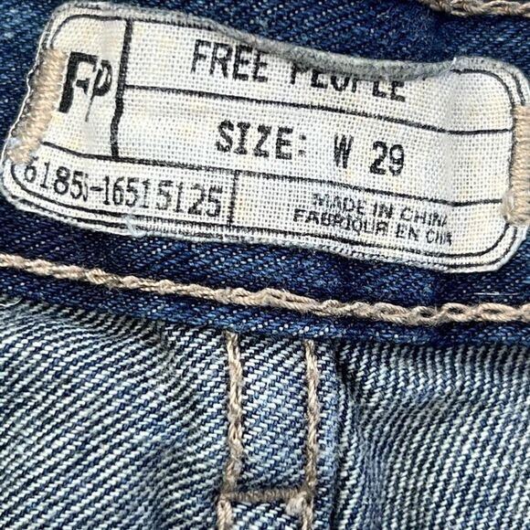 Free People Shorts Jean Distressed Crochet Lace Hem Women’s 29 Denim 100% Cotton - Picture 7 of 8